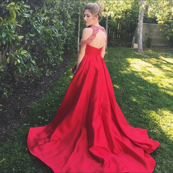 Glam at Prom Dresses to Buy
